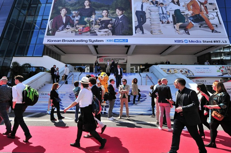 MIPCOM 2026 戛纳国际影视内容展启幕:AI 内容与竖屏短剧重塑全球版权交易格局